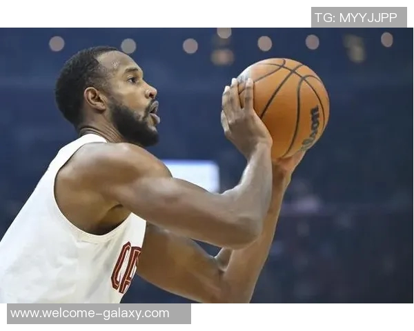 莫布里高效表现7投5中贡献14分5篮板4助攻三分球命中率出色