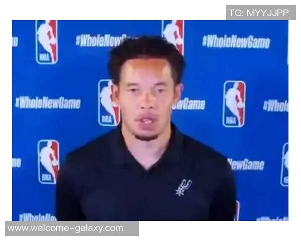 米奇约翰逊强调文班是球队基石但他渴望团队合作而非孤军奋战