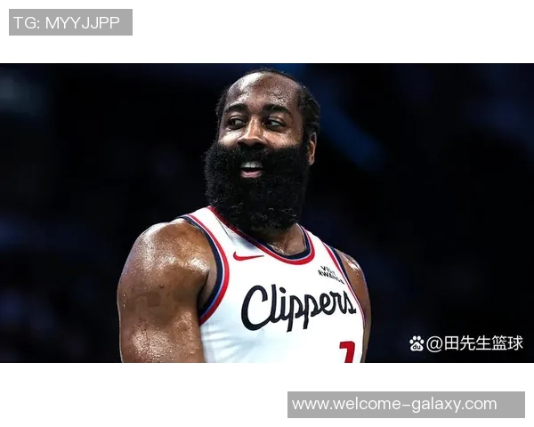 快船与黄蜂激战上半场快船微弱领先哈登表现抢眼小卡稳定发挥三球状态起伏